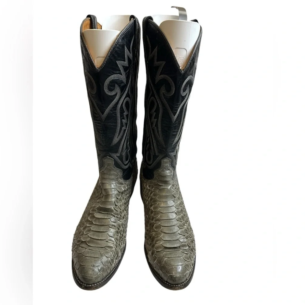 J Chisholm chisholm snakeskin